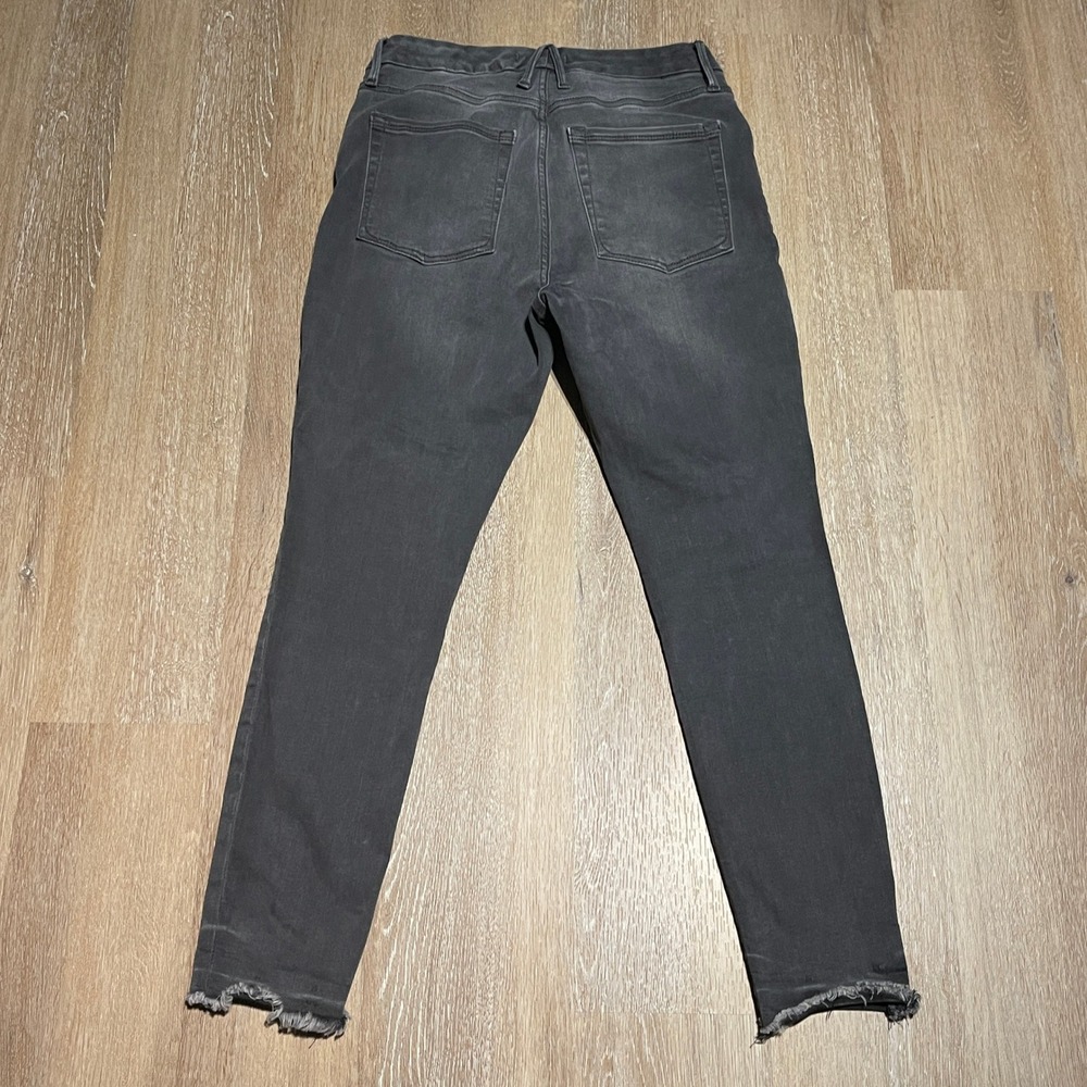 Good American Good Legs Crop High Rise Distressed Fray Hem Gray Jeans Size 10/30 - Picture 4 of 9